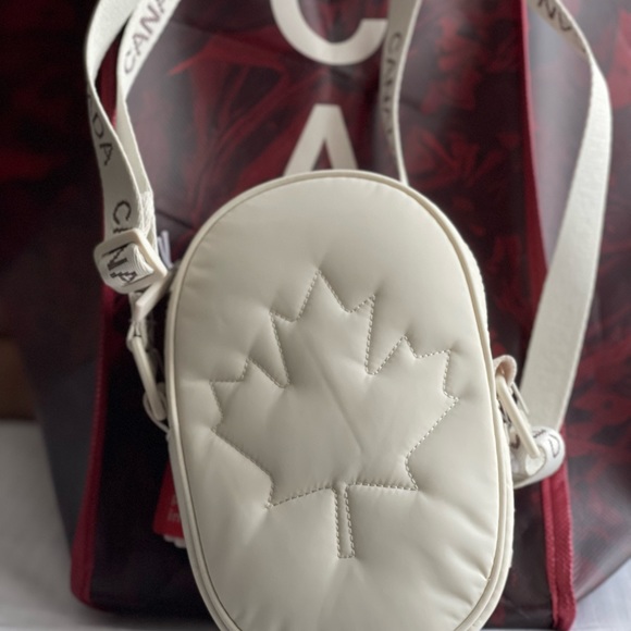 🍁New 🇨🇦RARE Lululemon Team Canada 22 Future Legacy Crossbody Bag, Creme🏷NWT - Picture 8 of 8